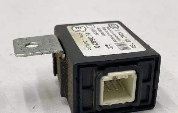 KIA Sorento Immobilizer control unit/module 0K2NC677B0 97RI000008