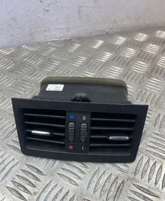 BMW 3 E90 E91 Rear air vent grill 7130707