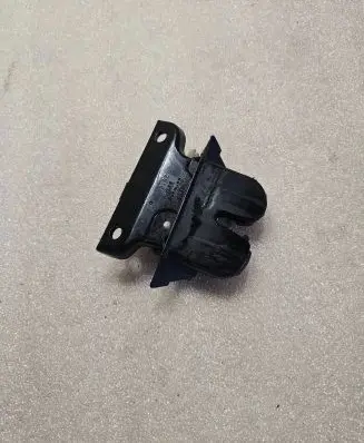 Audi A4 S4 B5 8D Tailgate/trunk/boot lock/catch/latch 8d9827520a