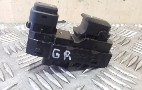 Hyundai ix35 Electric window control switch 3835211310