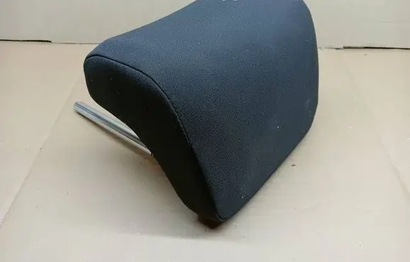 Volkswagen Golf VII Rear seat headrest