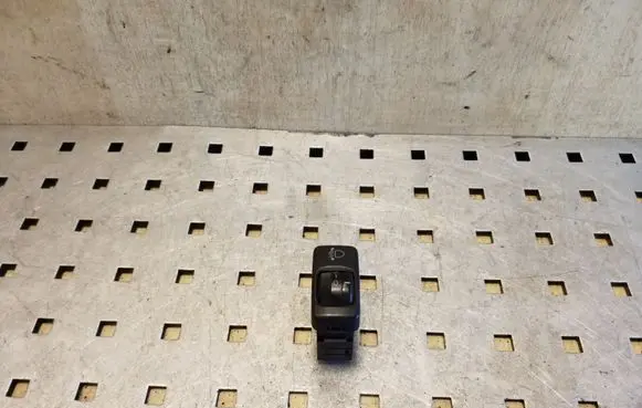 Toyota Land Cruiser (J120) Headlight level height control switch