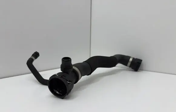 BMW 5 F10 F11 Engine coolant pipe/hose 8513603