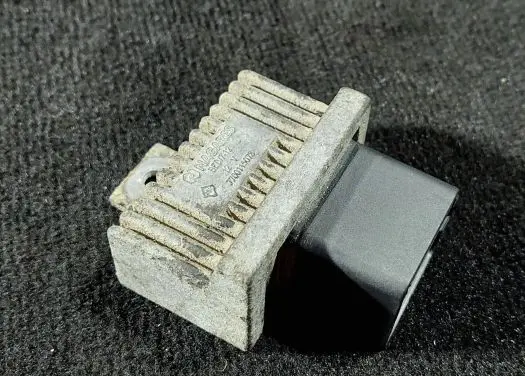 Renault Scenic II - Grand scenic II Glow plug pre-heat relay 7700115078 1204 BED712