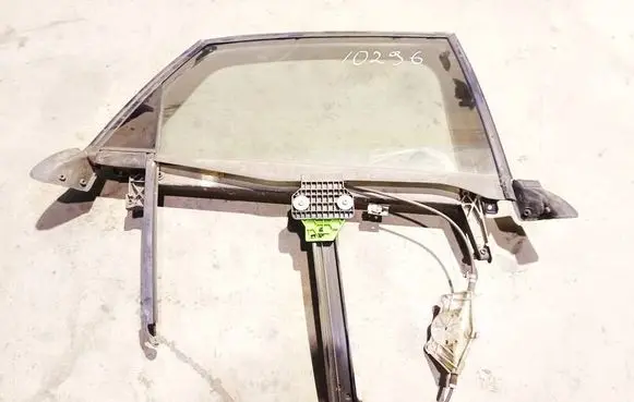 Audi A4 S4 B6 8E 8H Rear door window/glass frame 