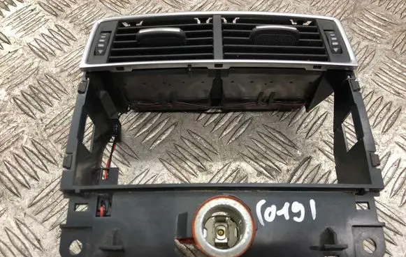 Audi A8 S8 D3 4E Rear air vent grill 4E0819203 4E0819203B