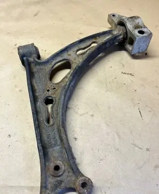 Volkswagen Touran I Front lower control arm/wishbone 1K0407153G