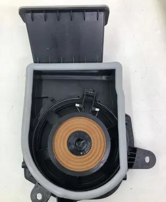 BMW 2 Active Tourer U06 Subwoofer speaker