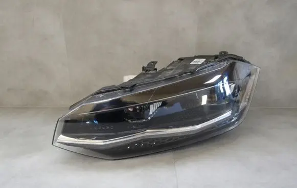 Volkswagen Polo VI Headlight/headlamp