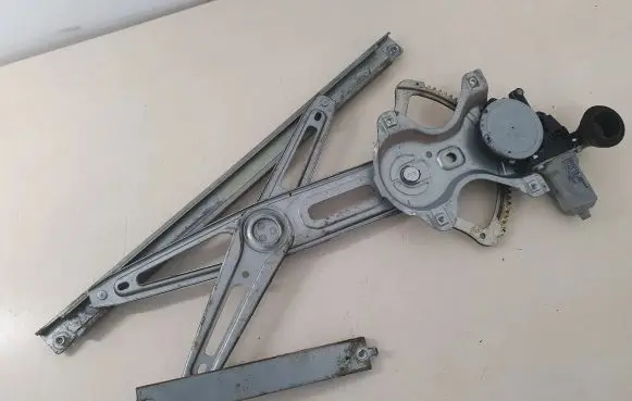 Toyota Auris 150 Front door window regulator with motor 973582100 857100D100