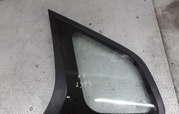 KIA Carens II Rear side window