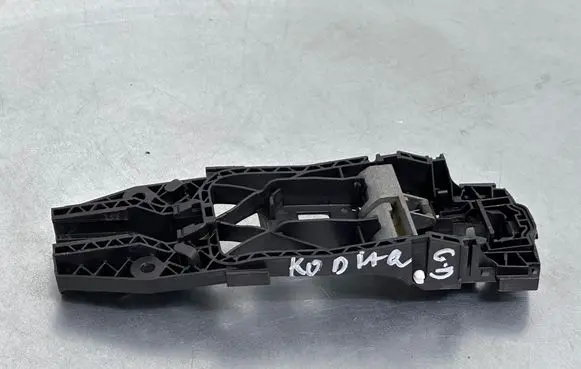 Skoda Kodiaq Rear door exterior handle/bracket 5N0839885H