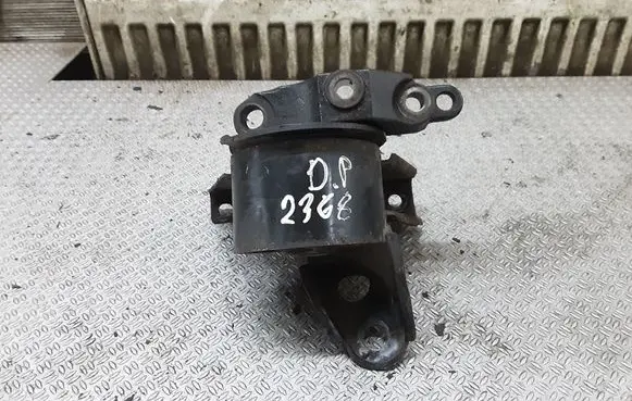Nissan Primera Engine mount bracket
