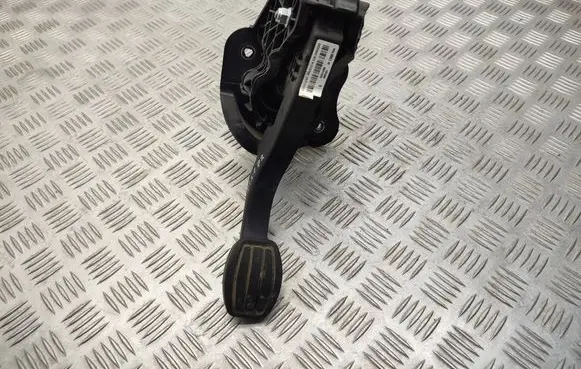 Opel Combo E Clutch pedal 9820886180
