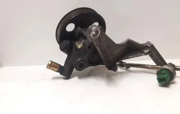 Ford Mondeo MK II Power steering pump 95BB3A733AB