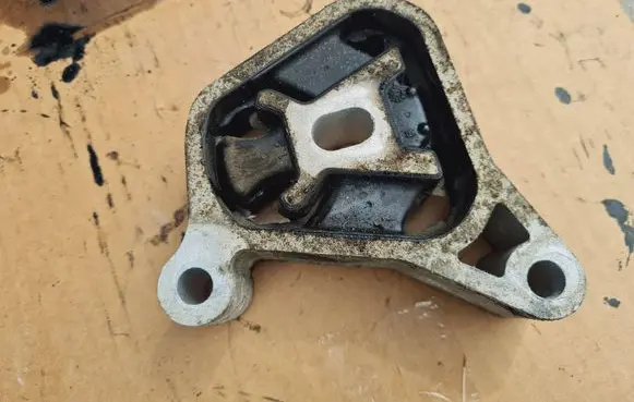 Mercedes-Benz Vito Viano W447 Engine mount bracket