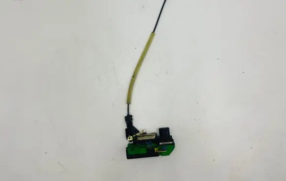 Volvo XC90 Front door lock 8650548
