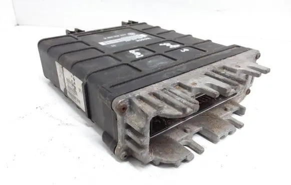 Volkswagen Golf III Engine control unit/module 030906026C 0261200257
