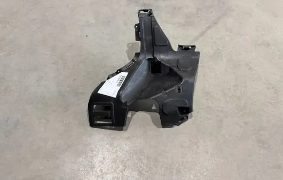 Volvo XC40 Front bumper mounting bracket 31449362