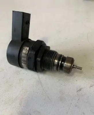 BMW 5 E60 E61 Fuel pressure sensor 0281002481 10070696 290901