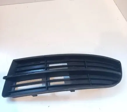 Volkswagen Touran I Front bumper lower grill 1T0853665