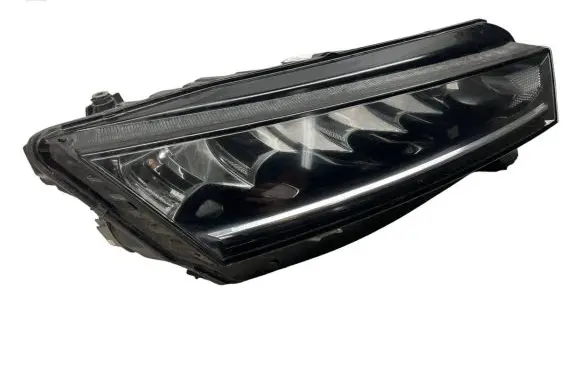 Skoda Octavia Mk4 Headlight/headlamp 5E4941016 030111823200