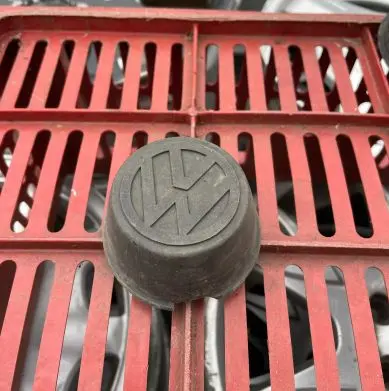 Volkswagen Golf I Original wheel cap 321601171A