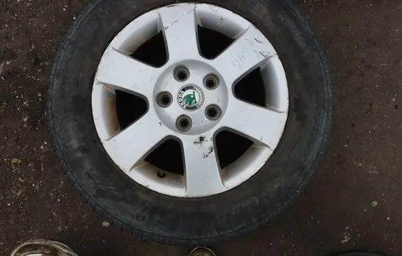 Skoda Octavia Mk2 (1Z) R15 spare wheel 