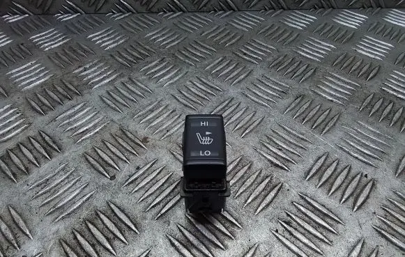 Nissan Qashqai Seat heating switch