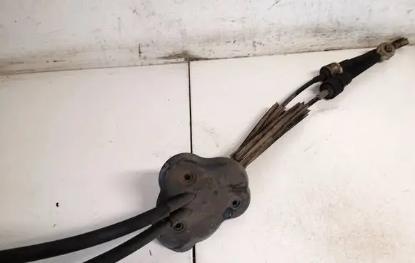 Renault Megane III Gear shift cable linkage 8200781046