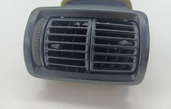 Rear air vent grill