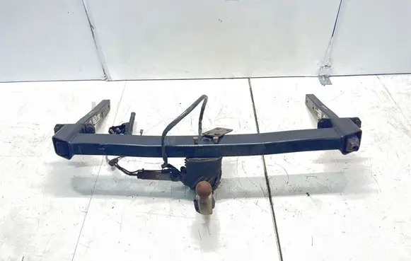 Mercedes-Benz E W211 Tow bar set A2113100704