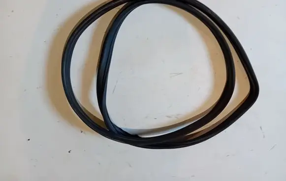 Opel Astra H Front door rubber seal