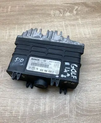 Volkswagen Golf III Engine control unit/module ECU 032906026E 0261203304