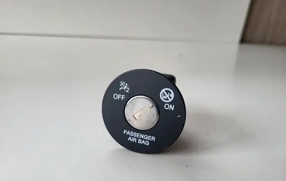 KIA Optima Passenger airbag on/off switch 