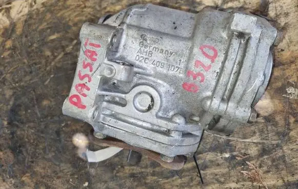Volkswagen Golf II Gearbox transfer box case 02C409107B
