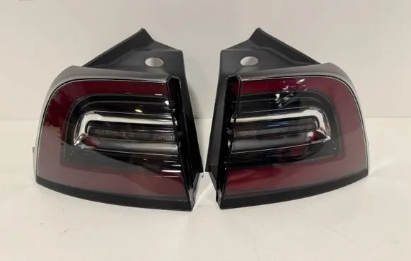 Tesla Model 3 Rear/tail lights set 107739900G 107740000G