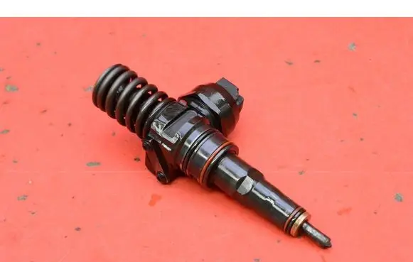 Volkswagen Golf IV Fuel injector 038130073AL