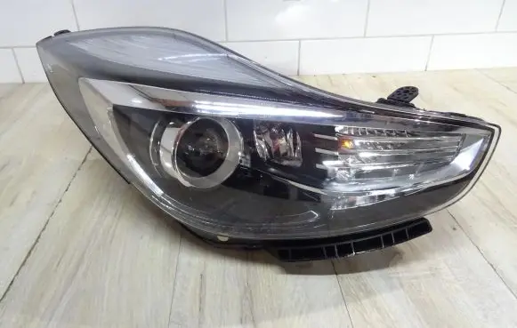 Hyundai ix20 Headlight/headlamp 92102