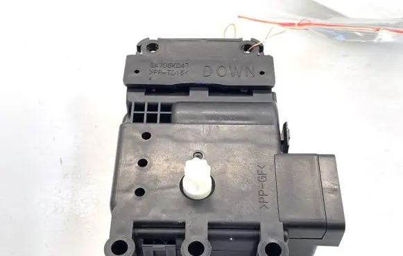 Mazda 3 II Air flap motor/actuator GA705KD49