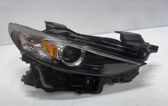 Mazda 3 Headlight/headlamp BCJH-51030