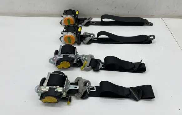 Toyota Hilux VIII Set of seat belts 631666200B 732100K86