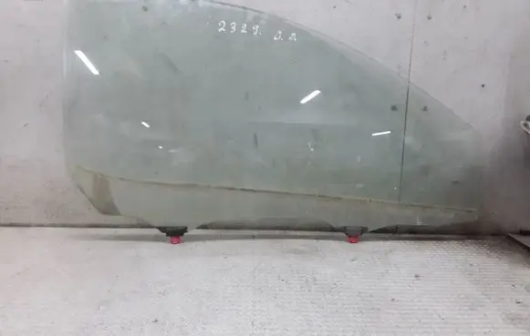 Toyota Echo Front door window/glass (coupe) 