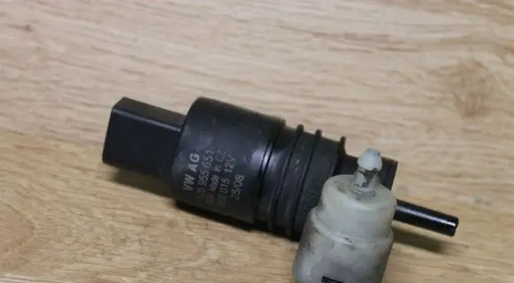 Volkswagen Sharan Windscreen/windshield washer pump 1J6955651