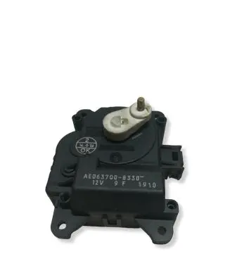 Toyota RAV 4 (XA20) Air flap motor/actuator AE0637008330