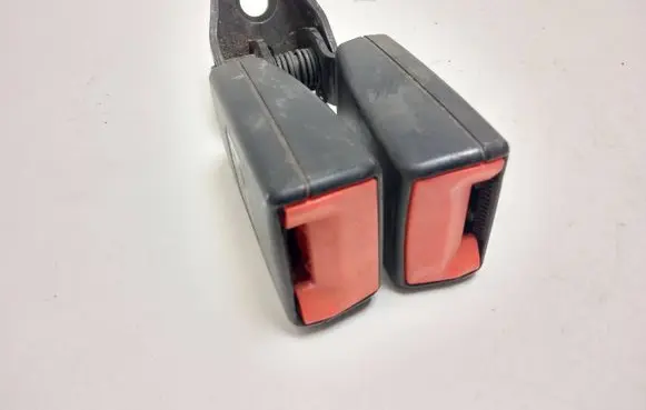 Volkswagen PASSAT B7 USA Rear seatbelt buckle 561857739