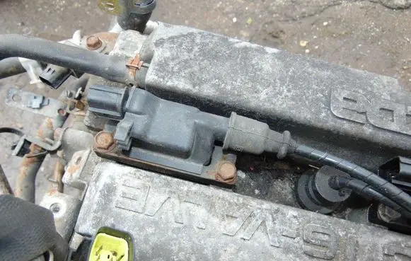 Mazda 323 High voltage ignition coil ZL0118100A