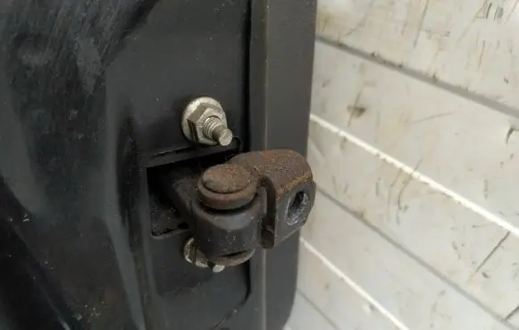 Opel Astra H Rear door check strap stopper