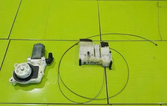 Dodge Nitro Front door window regulator motor 1002853A001 HP84