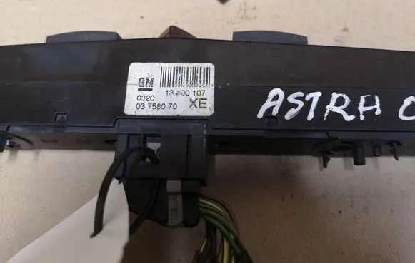 Opel Astra H A set of switches 13100107 03758070